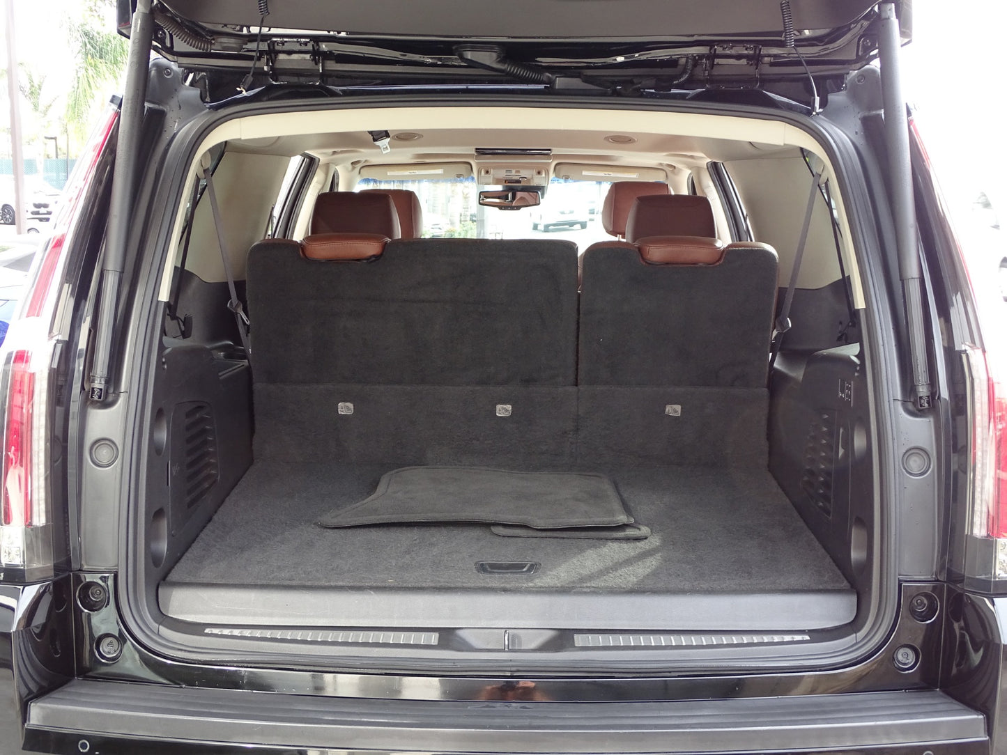 Monthly Rental Car: Cadillac Escalade 4WD Rental car in Hokkaido - Niseko - Furano - Sapporo